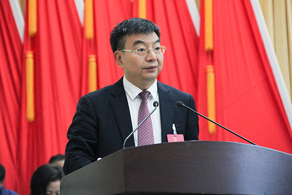 图片默认标题_fororder_3自贡市委副书记、市总工会主席李国贵作工作报告（摄影-杨梦婧）