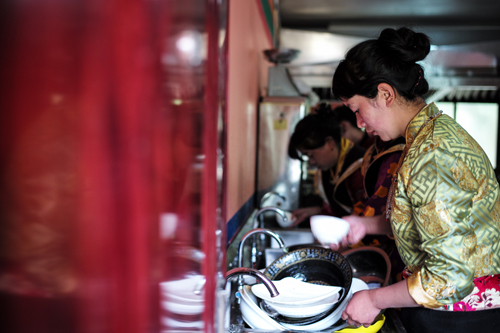 チベットの村民、田舎暮らし体験ツアーで貧困脱出