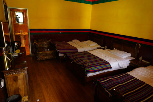 チベットの村民、田舎暮らし体験ツアーで貧困脱出