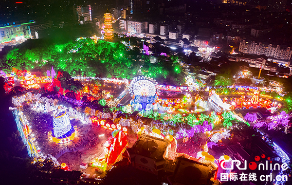 通稿（导航自贡，移动端）第二十五届自贡国际恐龙灯会亮灯 精美彩灯点亮璀璨自贡