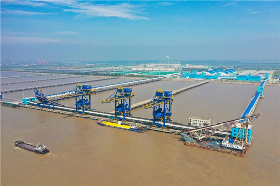 长江大保护、科技大提升 全国先进散货装卸码头在南通交工