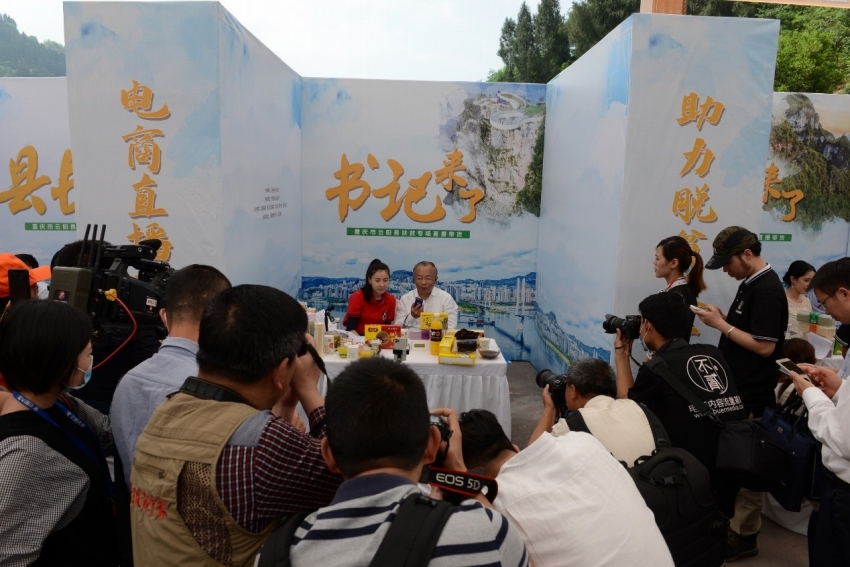 ネットのライブ配信で貧困世帯にゆとりある生活を_fororder_photo2-3