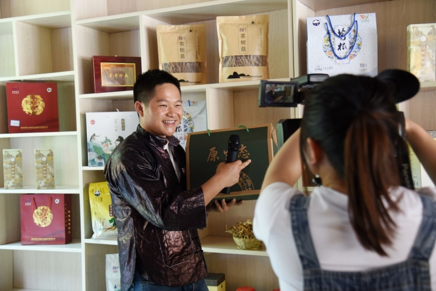 ネットのライブ配信で貧困世帯にゆとりある生活を_fororder_photo2-1