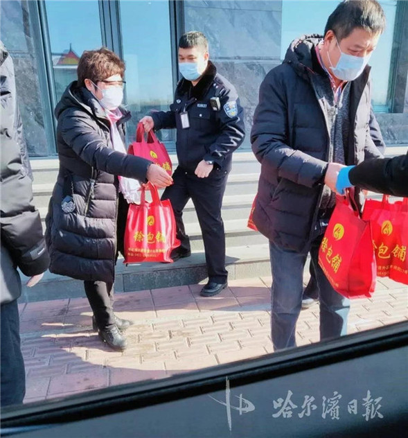 哈尔滨道外区“徐包铺”：不营业！这热腾腾的“爱心包子”，赠给一线工作者！