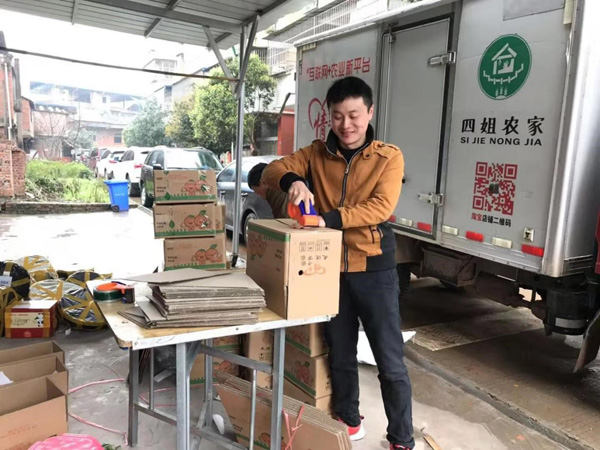 图片默认标题_fororder_选择返乡创业的农民工龚勋