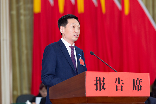 图片默认标题_fororder_2大安区委副书记、区长杨斌代表区人民政府向大会报告工作（摄影-廖志全）