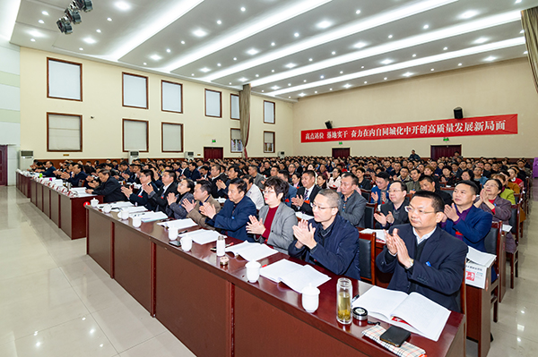 图片默认标题_fororder_6与会代表听取报告后致以热烈的掌声（摄影-廖志全）