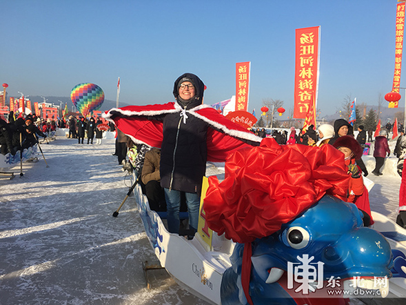 “冰雪欢乐节”启幕冰雪马拉松鸣枪开跑