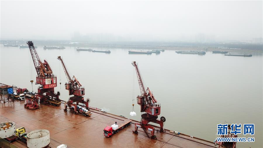 【新华网】长沙：防疫复工两不误