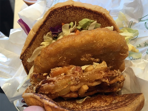 日本人スタッフのつぶやき341～北京ごはん③「麦当労」の期間限定バーガー（梅田）