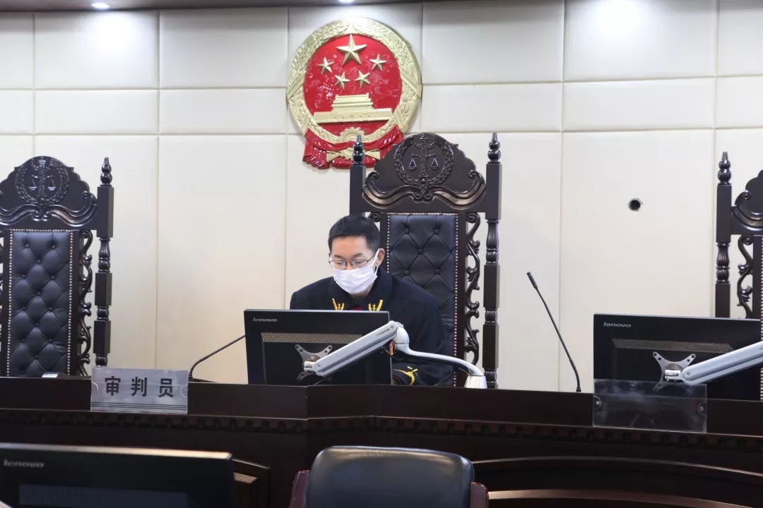 [人民法院报]利用疫情假冒护士售口罩诈骗，判刑！