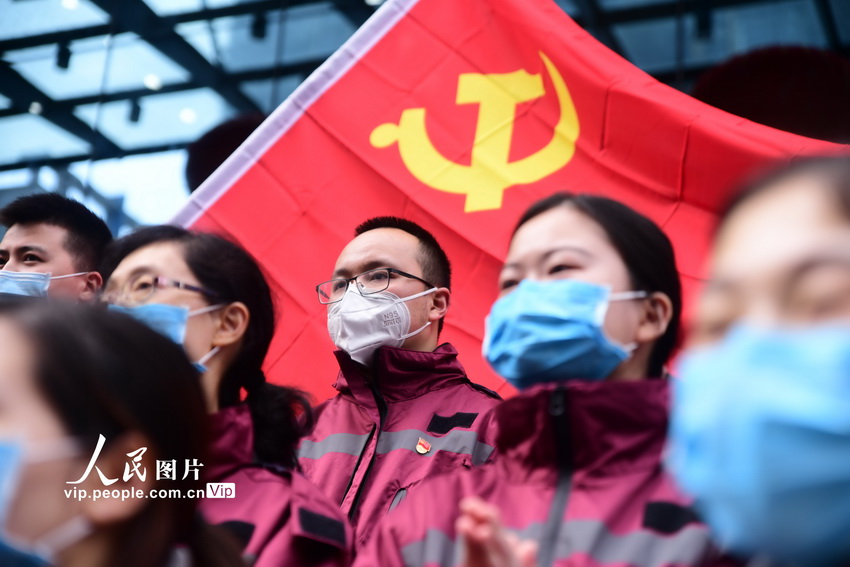 「人民网」逆行的抗“疫”天使