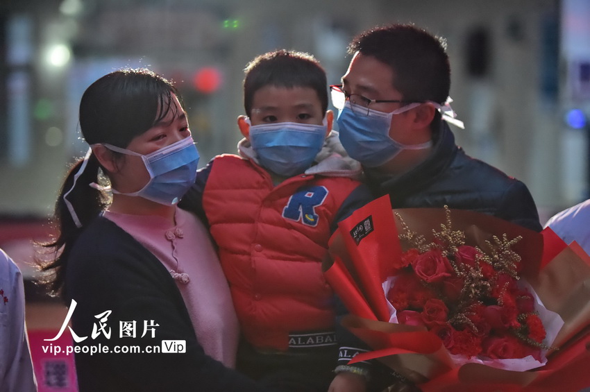 「人民网」逆行的抗“疫”天使