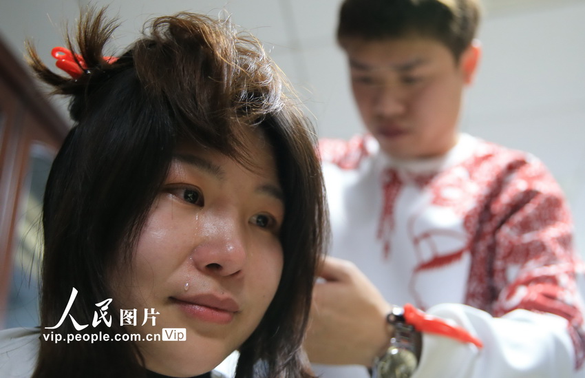 「人民网」逆行的抗“疫”天使