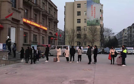 [黄河新闻网]【抗击疫情】平凡小人物绘制“群英谱” 坚守虽无声