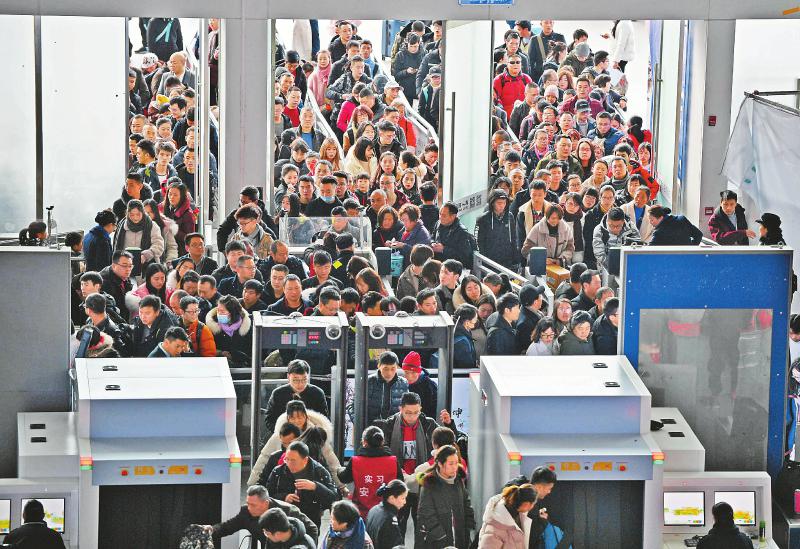 （焦点图，导航成都，移动端）忙！春运首日 四川铁路送客47万人次