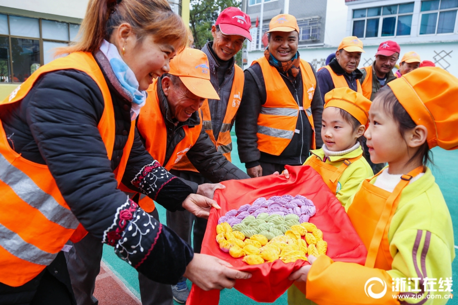 长兴:五彩饺子 情暖冬至 长兴:五彩饺子 情暖冬至