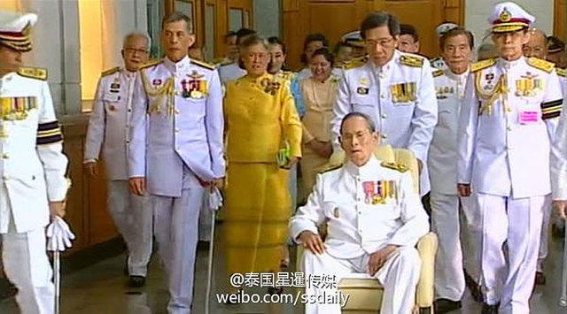 泰国举行国王登基65周年纪念日仪式-国际在线