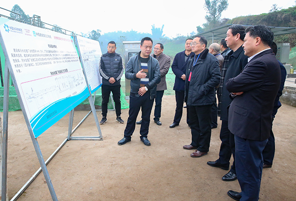 图片默认标题_fororder_听取项目介绍现场