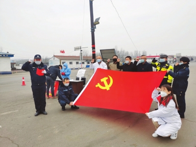 山西：鲜红党旗在防疫一线高高飘