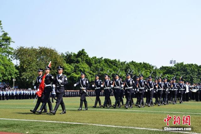 四川警察学院举行运动会 场面宏大犹如阅兵式