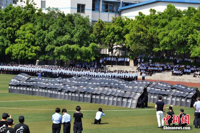 四川警察学院举行运动会 场面宏大犹如阅兵式