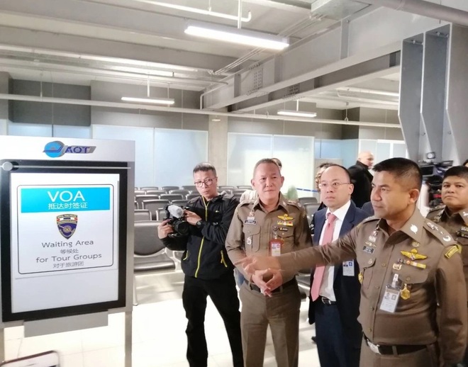 图片默认标题_fororder_图片一：泰国移民局长凌晨视察素万那普机场海关工作情况