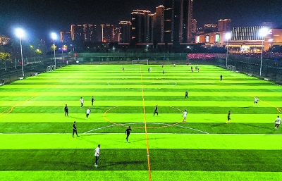 南京六合新建13座社会足球场