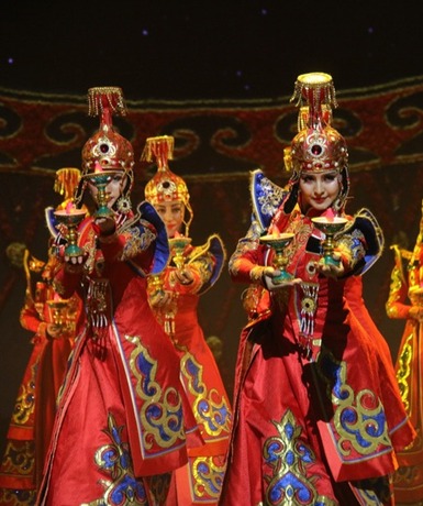 "丝路名人中国行"外媒感受中国对新疆少数民族传统文化的保护