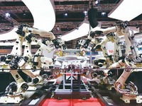 当智能机器人来敲门