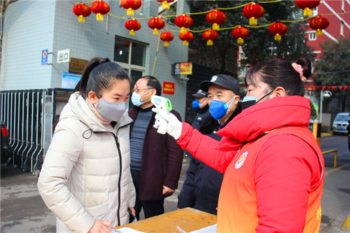 【战“疫”·行动】防控一线的“志愿红” 渭南市志愿者投身疫情防控一线掠影