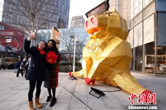 亥年インスタレーションアート展が上海・新天地で開幕