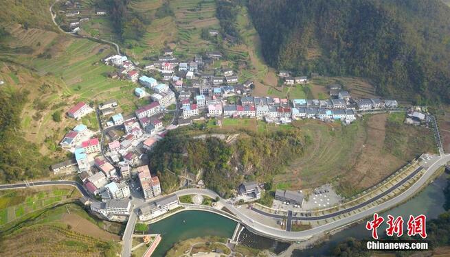 山深い谷で発展を遂げた「湖北淘宝第一村」 湖北省