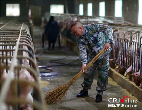 “退伍老兵”尤金：奋斗在侗乡的“猪倌”