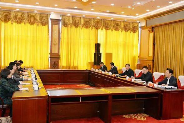 张庆伟:突出铸魂育人 理直气壮开好思政课