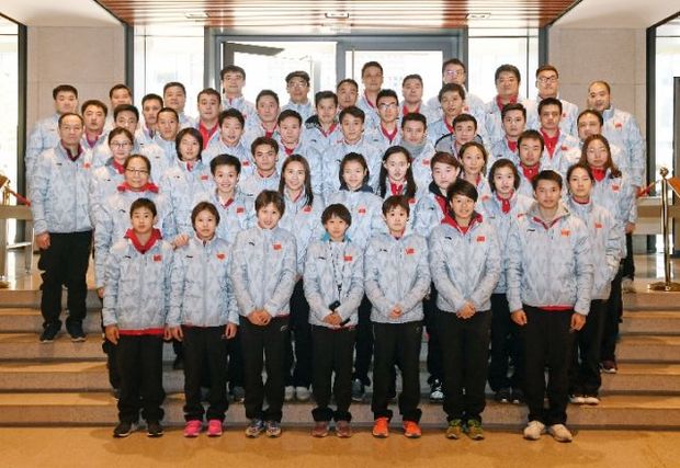 “我们是改革开放的受益者”——国家游泳跳水花游队参观《伟大的变革》