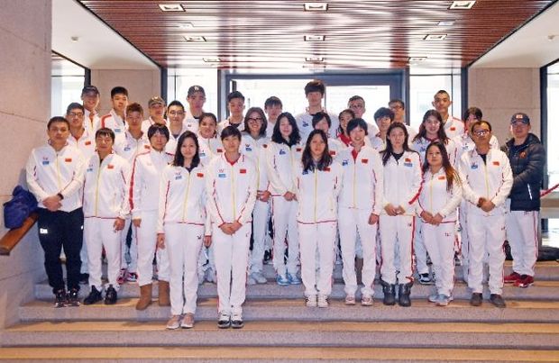 “我们是改革开放的受益者”——国家游泳跳水花游队参观《伟大的变革》