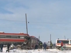 塞尔维亚一列火车与校车发生碰撞 造成至少5人死亡