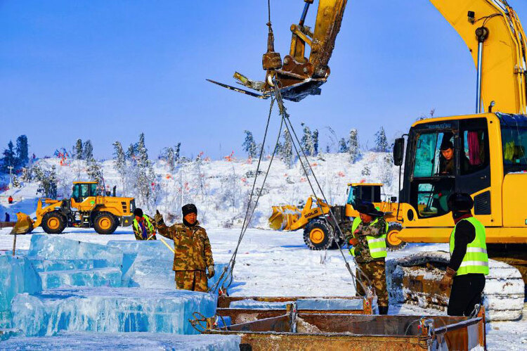 长春冰雪新天地开始冰建