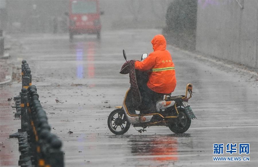 「新华网」武汉迎来降温雨雪天气