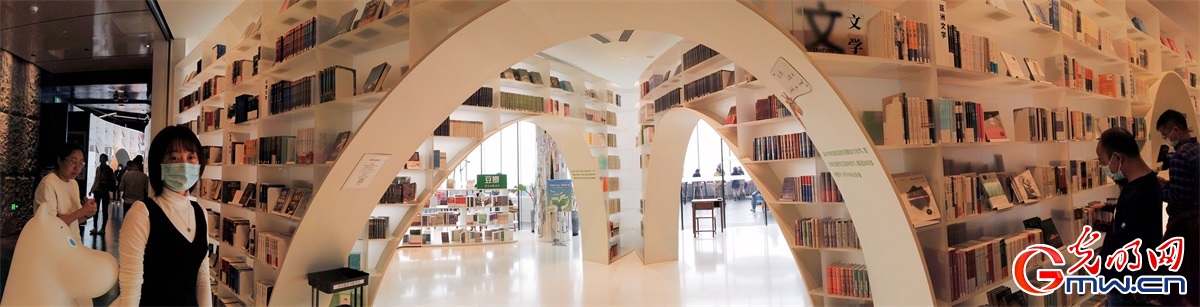 【而立浦东再出发】上海最高书店有多美？