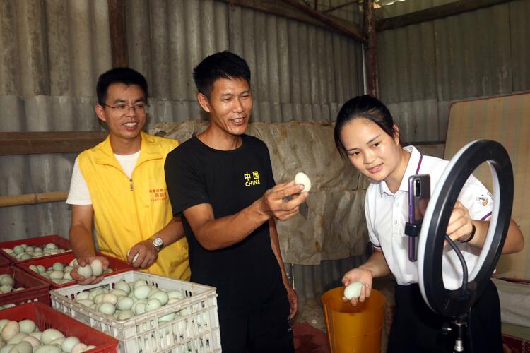 广西钟山县：聚焦“五个精准”   着力打造电商人才培训模式助脱贫