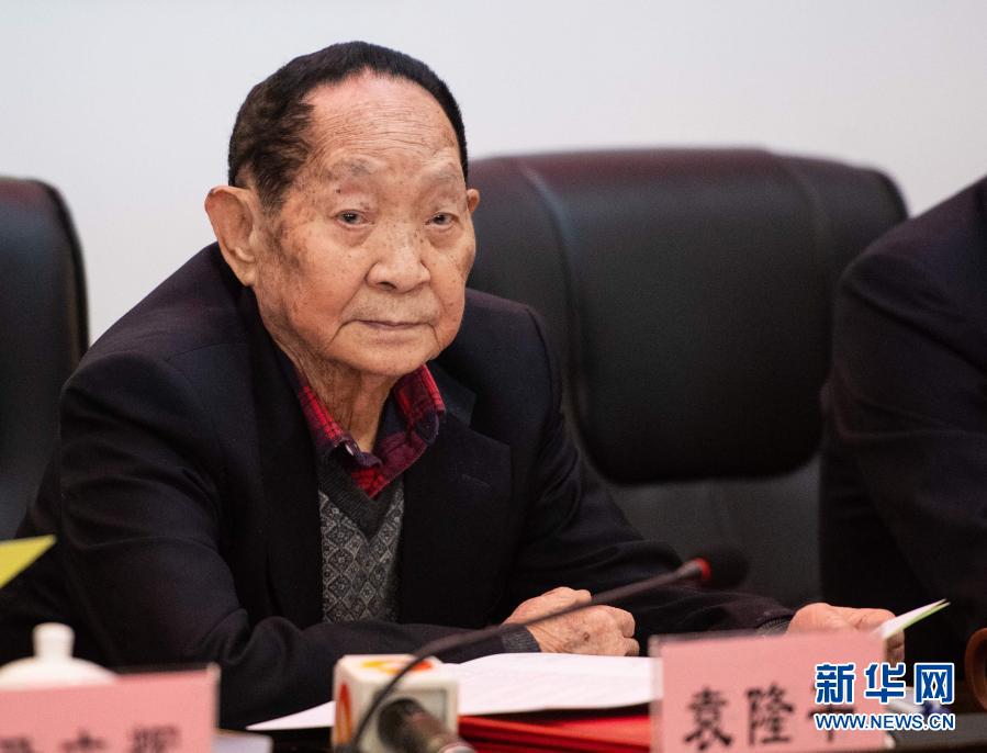 “90后”袁隆平“比拼”稻田“后浪”