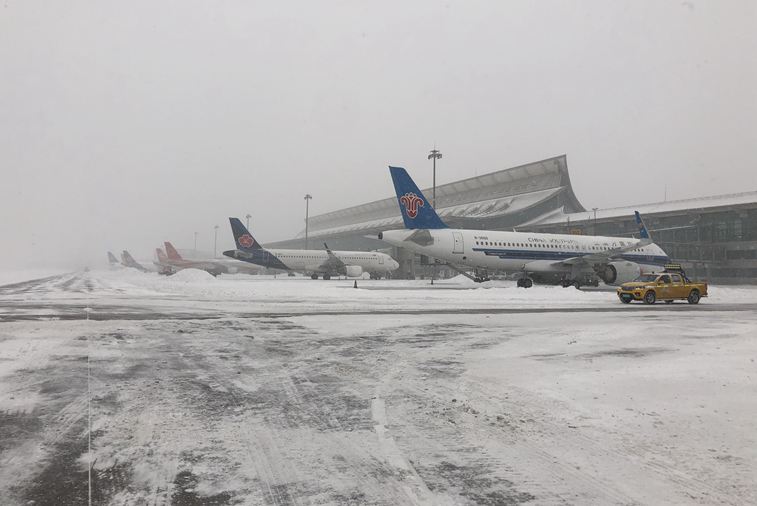 持续除雪沈阳机场未因特殊天气原因取消航班