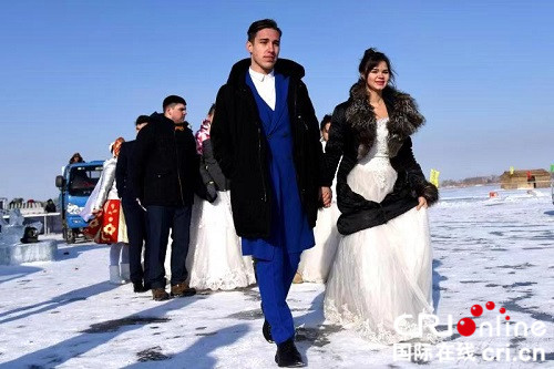 【黑龙江】【供稿】黑龙江省鸡西市：兴凯湖国际冰上集体婚礼热了“冷”经济