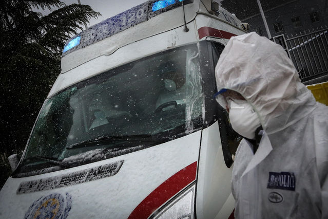 「中国青年报」直击东西湖方舱医院首批患者雪中出舱