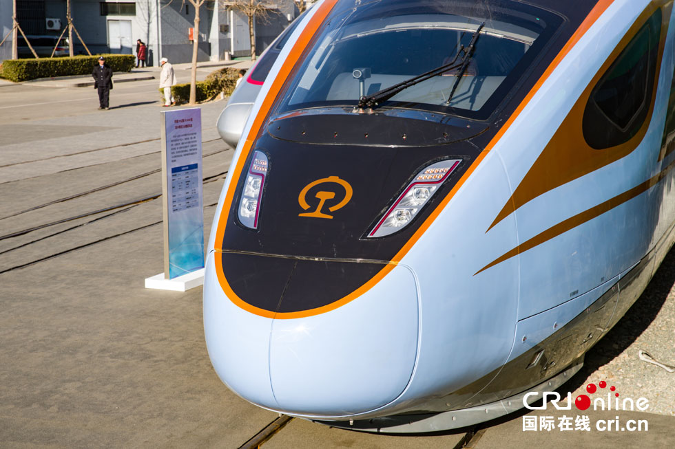 中国铁路科技创新成就展开幕 复兴号新型动车组首次公开亮相