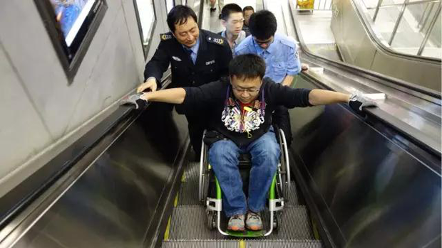【中国梦·践行者】浴火涅槃,余生愿做彼此的双腿