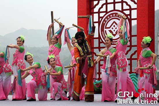 急稿【CRI专稿 列表】重庆巴南收“洋徒弟”体验非遗 助优秀传统文化“出国”