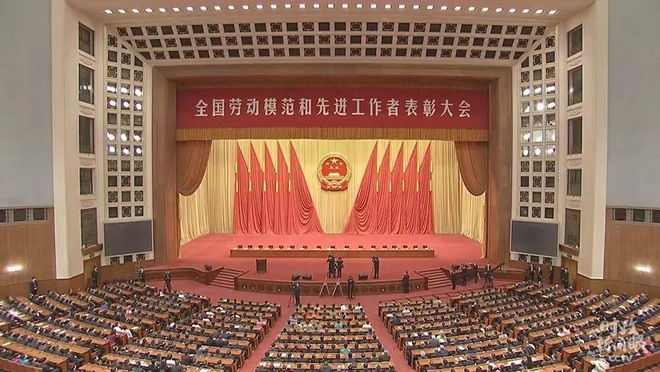 Xi Jinping sa mga manggagawa: isakatuparan ang bago’t historikal na pagsisikap para sa modernisasyon ng Tsina Xi Jinping sa mga manggagawa: isakatuparan ang bago’t historikal na pagsisikap para sa modernisasyon ng Tsina